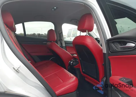 2018 Alfa Romeo Stelvio Awd из США, поврежденный, VIN ZASFAKAN4J7C01719